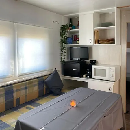 Camping Mobil Familiar Cerca De La Playa Y Surf En *